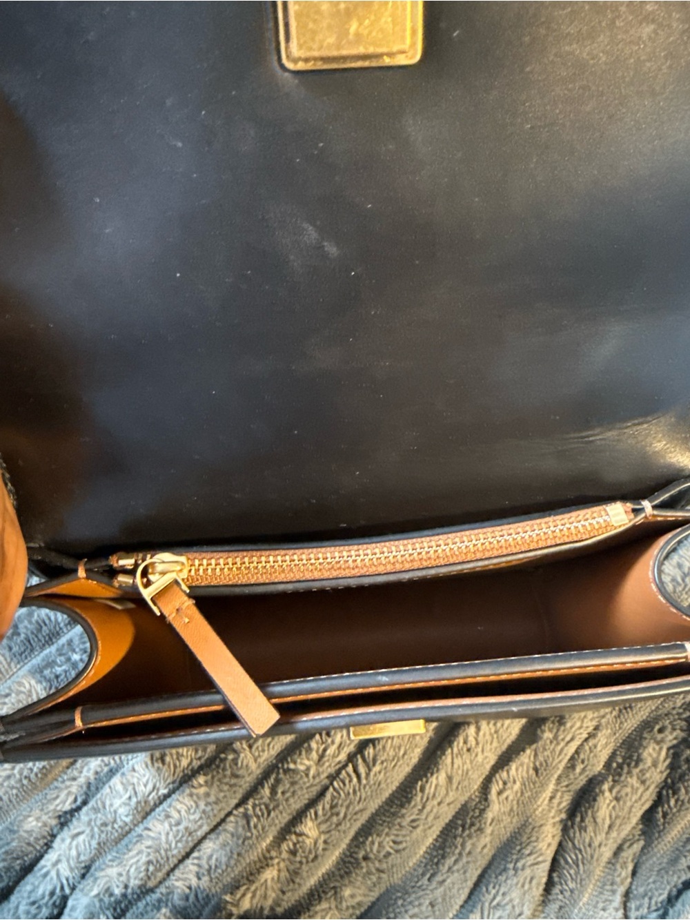 $750 Tory Burch Eleanor Small Convertible Black/Gold Leather Shoulder bag - Picture 5 of 9